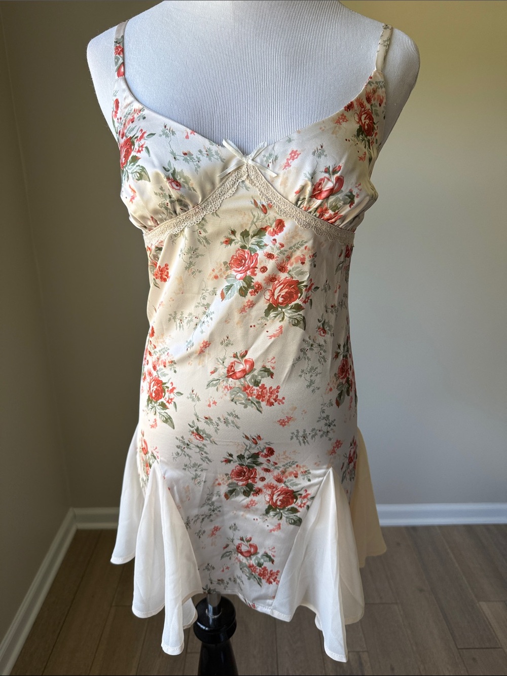 Princess Polly Lucardi Satin Floral Mini Dress - Picture 3 of 9
